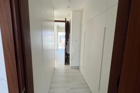 Vilë në Abu Dhabi, Emiratet e Bashkuara Arabe 4 dhoma gjumi, 874.4 m2. № 535264 - Foto 9