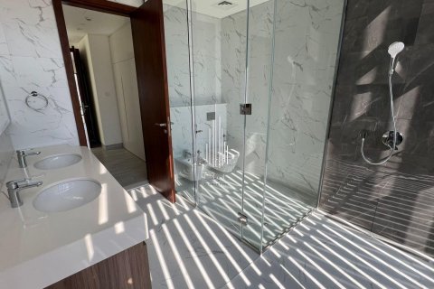 Vilë në Abu Dhabi, Emiratet e Bashkuara Arabe 4 dhoma gjumi, 874.4 m2. № 535264 - Foto 17