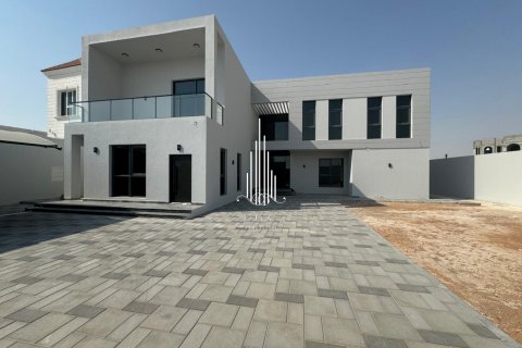 וילה ב Abu Dhabi, איחוד האמירויות 5 חדרי שינה, 929 מ