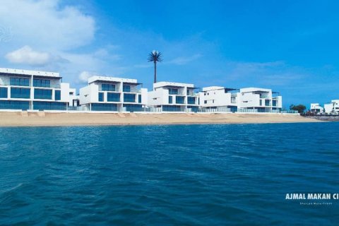 Villa til salg i Sharjah Waterfront City, Sharjah, UAE 4 soveværelser, 258 kvm № 396077 - foto 2