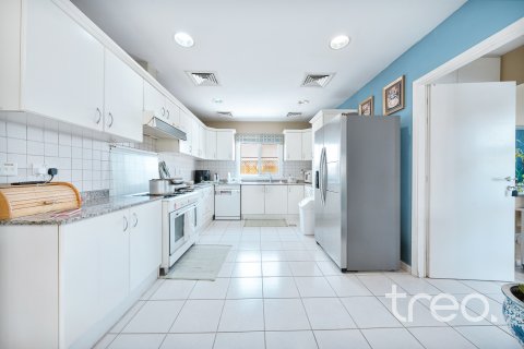 Vilë në Meadows, Dubai, Emiratet e Bashkuara Arabe 4 dhoma gjumi, 352.2 m2. № 753631 - Foto 6