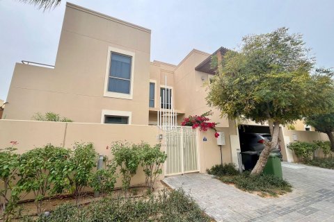 Villa in Al Raha Gardens, Abu Dhabi, UAE 4 bedrooms, 399.5 sq.m. № 521178