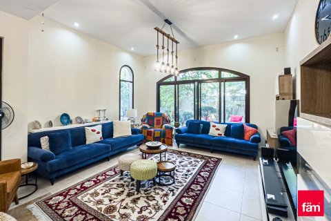 Villetta a schiera in vendita a Dubai, EAU 4 camere da letto, 380.7 mq. № 726770 - foto 9