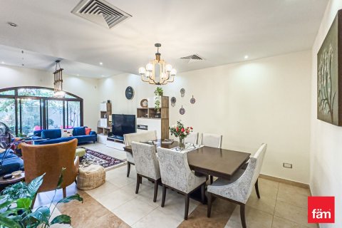 Villetta a schiera in vendita a Dubai, EAU 4 camere da letto, 380.7 mq. № 726770 - foto 4
