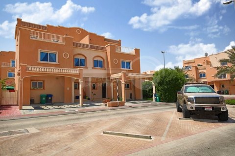 Villa en alquiler en Al Reef, Abu Dhabi, EAU 3 dormitorios, 225.2 m2 № 410373 - foto 3