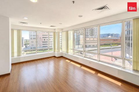 Iroda itt: Dubai, EAE, 90.4 m², azonosító: 753411
