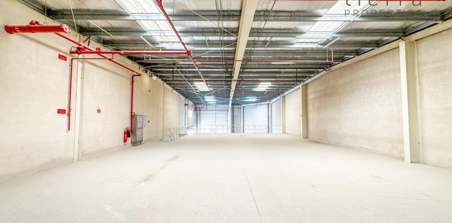 Armazém em Dubai, EAU 715.3 m2 № 569343