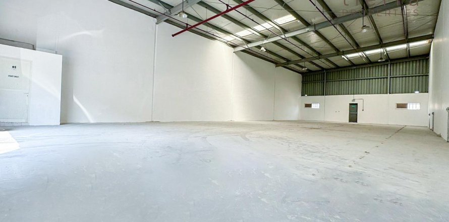Коммерциялық жылжымайтын мүлік Al Quoz, Дубай, БАӘ-да 329.8 м² № 569345
