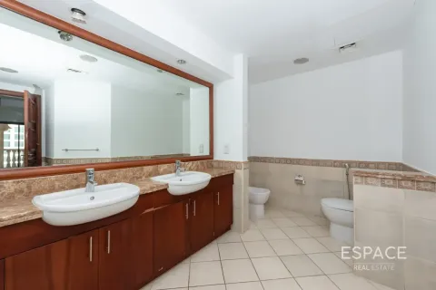 Apartment til salg i Palm Jumeirah, Dubai, UAE 1 soveværelse, 120 kvm № 737952 - foto 12