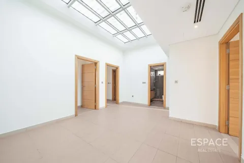 Müüa villa asukohaga Jumeirah Park, Dubai, AÜE: 4 magamistoaga, 455 m² Nr 737953 - pilt 2