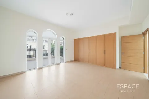 Müüa villa asukohaga Jumeirah Park, Dubai, AÜE: 4 magamistoaga, 455 m² Nr 737953 - pilt 11