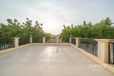 Müüa villa asukohaga Jumeirah Park, Dubai, AÜE: 4 magamistoaga, 455 m² Nr 737953 - pilt 13