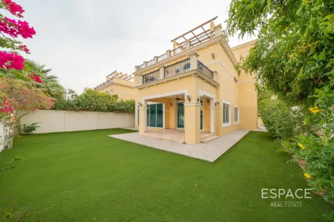 Villa asukohaga Jumeirah Park, Dubai, AÜE: 4 magamistoaga, 455 m² Nr 737953