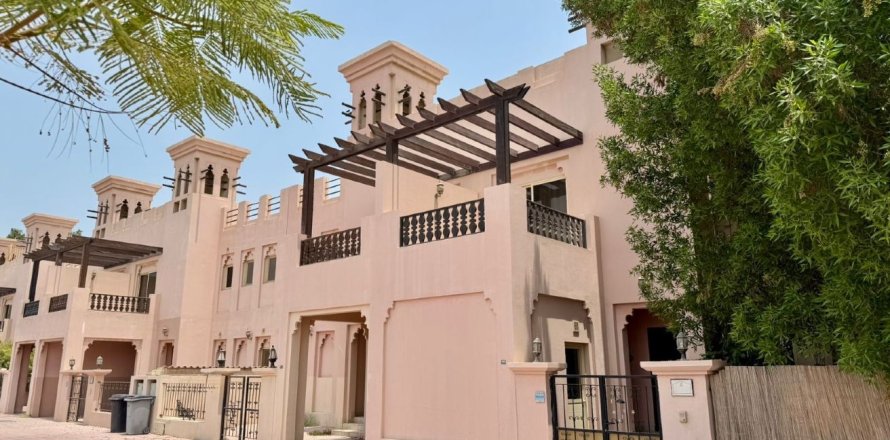 Ras Al Khaimah, संयुक्त अरब अमीरात में टाउनहाउस, 4 बेडरूम, 251 वर्ग मीटर, संख्या 735142