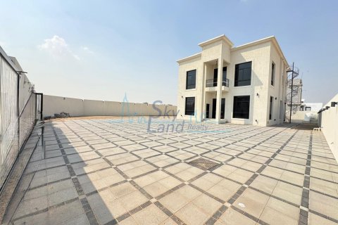 Vila u Dubai Land, UAE 5 spavaćih soba, 418 m2 Br. 646664 - fotografija 2