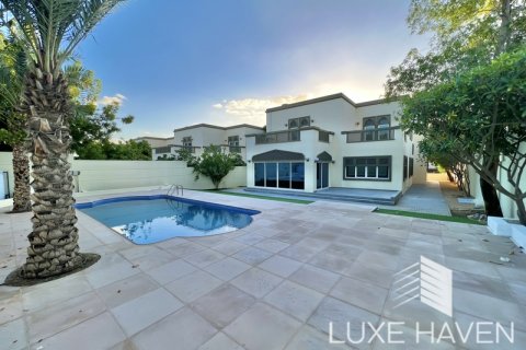 Villa en Jumeirah Park, Dubai, EAU 4 dormitorios, 402.73 m² № 421635
