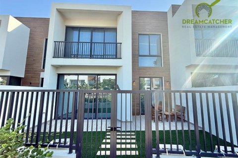 Vilë në Mina Al Arab, Ras Al Khaimah, Emiratet e Bashkuara Arabe 3 dhoma gjumi, 290.6 m2. № 588583