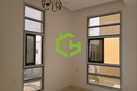Villa til salg i Al Yasmeen, Ajman, UAE 5 soveværelser, 281.1 kvm № 632292 - foto 3