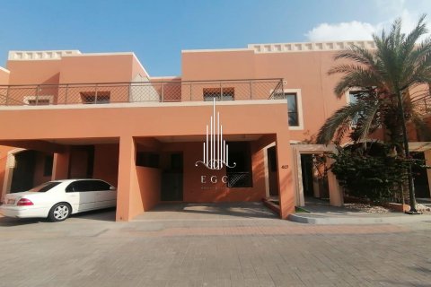 Villa asukohaga Abu Dhabi Gate City, AÜE: 4 magamistoaga, 332.4 m² Nr 572803