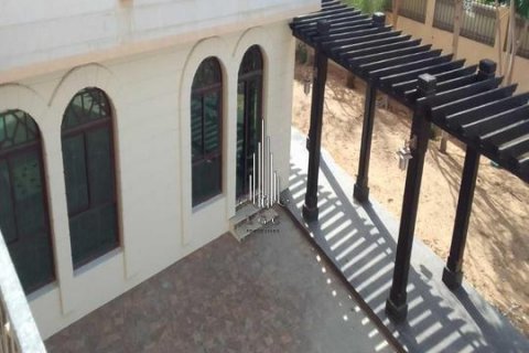 Vila di Al Bateen, Abu Dhabi, UAE 6 bilik tidur, 1800 meter persegi № 549011