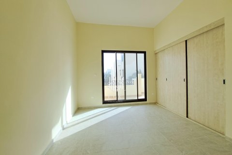 Vila di Al Khalidiya, Abu Dhabi, UAE 4 bilik tidur, 281 meter persegi № 450224 - foto 7