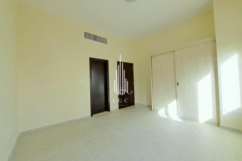 Vila di Al Khalidiya, Abu Dhabi, UAE 4 bilik tidur, 281 meter persegi № 450224 - foto 9