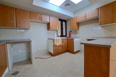 Vila di Al Khalidiya, Abu Dhabi, UAE 4 bilik tidur, 281 meter persegi № 450224 - foto 13