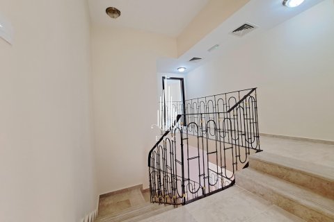 Vila di Al Khalidiya, Abu Dhabi, UAE 4 bilik tidur, 281 meter persegi № 450224 - foto 15