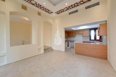 Vila di Al Khalidiya, Abu Dhabi, UAE 4 bilik tidur, 281 meter persegi № 450224 - foto 3