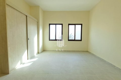 Vila di Al Khalidiya, Abu Dhabi, UAE 4 bilik tidur, 281 meter persegi № 450224 - foto 6