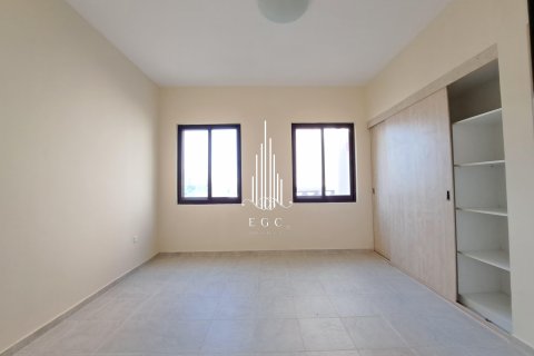 Vila di Al Khalidiya, Abu Dhabi, UAE 4 bilik tidur, 281 meter persegi № 450224 - foto 4