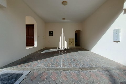 Vila di Al Khalidiya, Abu Dhabi, UAE 4 bilik tidur, 281 meter persegi № 450224 - foto 24