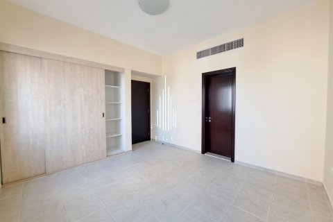 Vila di Al Khalidiya, Abu Dhabi, UAE 4 bilik tidur, 281 meter persegi № 450224 - foto 11