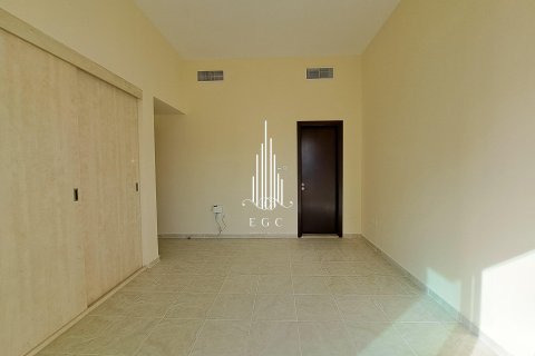 Vila di Al Khalidiya, Abu Dhabi, UAE 4 bilik tidur, 281 meter persegi № 450224 - foto 8