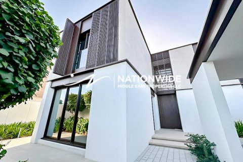 Villa en Abu Dhabi, EAU 5 dormitorios, 579 m² № 613754