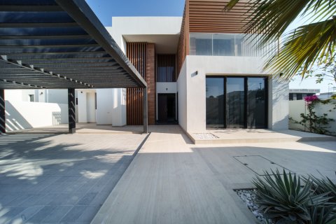 Vila di Saadiyat Island, Abu Dhabi, UAE 4 bilik tidur, 612 meter persegi № 757386 - foto 5