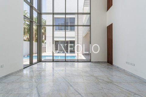 Villa te huur in Mohammed Bin Rashid City, Dubai, VAE 5 slaapkamers, 847 vr.m., nr 628086 - foto 2