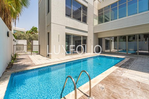 Villa te huur in Mohammed Bin Rashid City, Dubai, VAE 5 slaapkamers, 847 vr.m., nr 628086 - foto 4