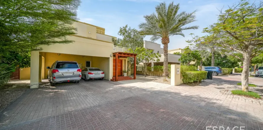 Vilë në Meadows, Dubai, Emiratet e Bashkuara Arabe 3 dhoma gjumi, 287 m2. № 737882