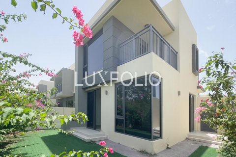 Shtëpi në qytet në Dubai Hills Estate, Dubai, Emiratet e Bashkuara Arabe 5 dhoma gjumi, 298 m2. № 628227