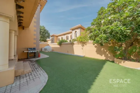 Vila di Dubai Land, UAE 4 bilik tidur, 496 meter persegi № 738046 - foto 19