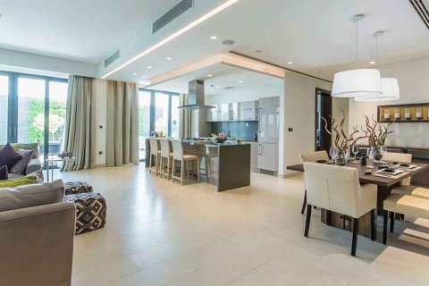 דירה ב Umm Al Quwain, איחוד האמירויות 2 חדרי שינה, 74.93 מ