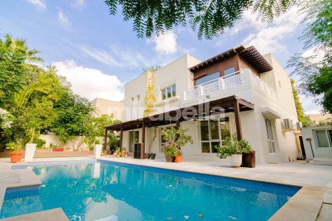 Vilă de închiriat în Meadows, Dubai, EAU 4 dormitoare, 576.1 mp. №380325 - poză 2