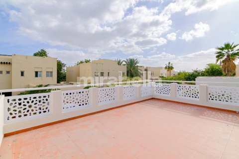 Vilă de închiriat în Meadows, Dubai, EAU 4 dormitoare, 576.1 mp. №380325 - poză 9