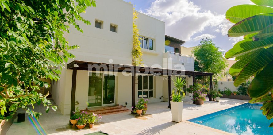 Vilă în Meadows, Dubai, EAU 4 dormitoare, 576.1 mp.  №380325