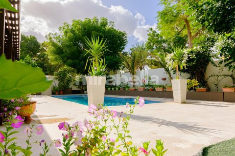Vilă de închiriat în Meadows, Dubai, EAU 4 dormitoare, 576.1 mp. №380325 - poză 3