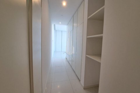 Снять в аренду квартиру в Corniche Road, Абу-Даби, ОАЭ 4 спальни, 204.4м2, № 535215 - фото 18