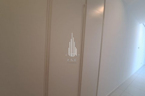 Снять в аренду квартиру в Corniche Road, Абу-Даби, ОАЭ 4 спальни, 204.4м2, № 535215 - фото 19