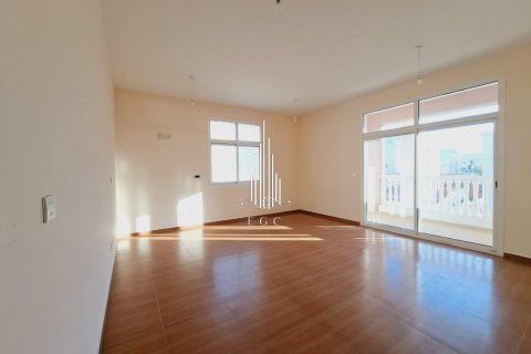 Vilă de închiriat în Khalifa City, Abu Dhabi, EAU 5 dormitoare, 910.4 mp.  №535232 - poză 13