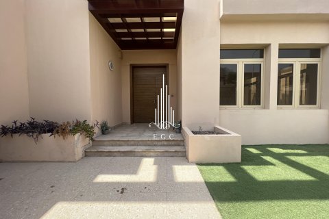 Khalifa City、Abu Dhabi、UAE にあるヴィラの賃貸物件 5ベッドルーム、520 m2、No535220 - 写真 3